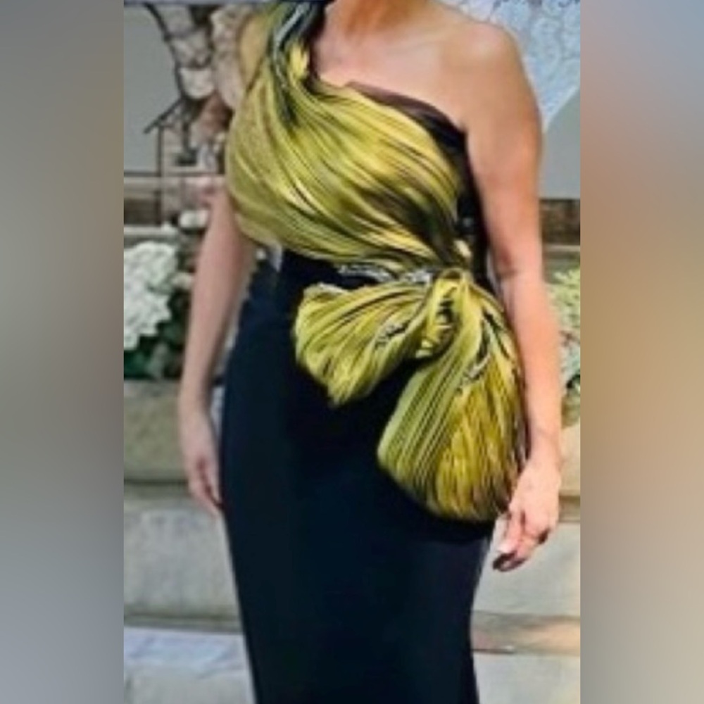 Chic One-Shoulder Black and Gold Dress